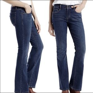 Levi’s 515 Bootcut Jeans w embellished pocket. 14